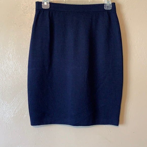 St. John Basics size 2 navy knit sweater skirt